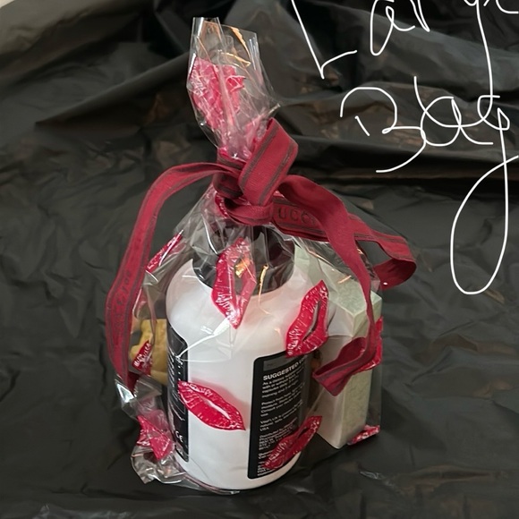 NWT, LIP MOTIF CELLOPHANE BAGS & ROLL - Picture 10 of 11